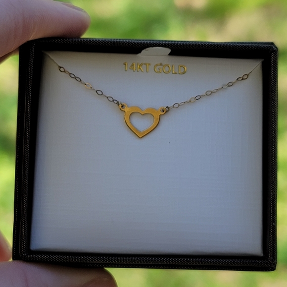 **LAST 1** ♡New 14K Solid Gold Heart Necklace♡ - Picture 5 of 5